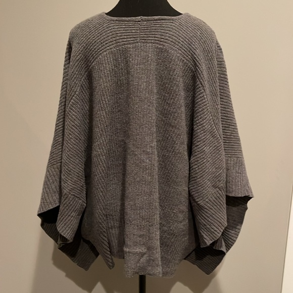POLO Ralph Lauren Grey Poncho. Italian Merino and Cashmere. One Size - Picture 2 of 10